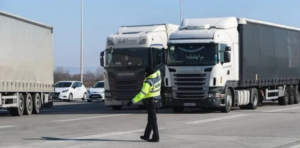 Απαγορευτικά κυκλοφορίας φορτηγών άνω των 3,5 τόνων για το 2026